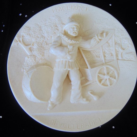I Pagliacci Bradford Exchange Alabaster Plate - Picture 1 of 16